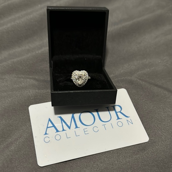 Amour 2 Ct Moissanite White Gold Diamond Heart Ring - Picture 1 of 3